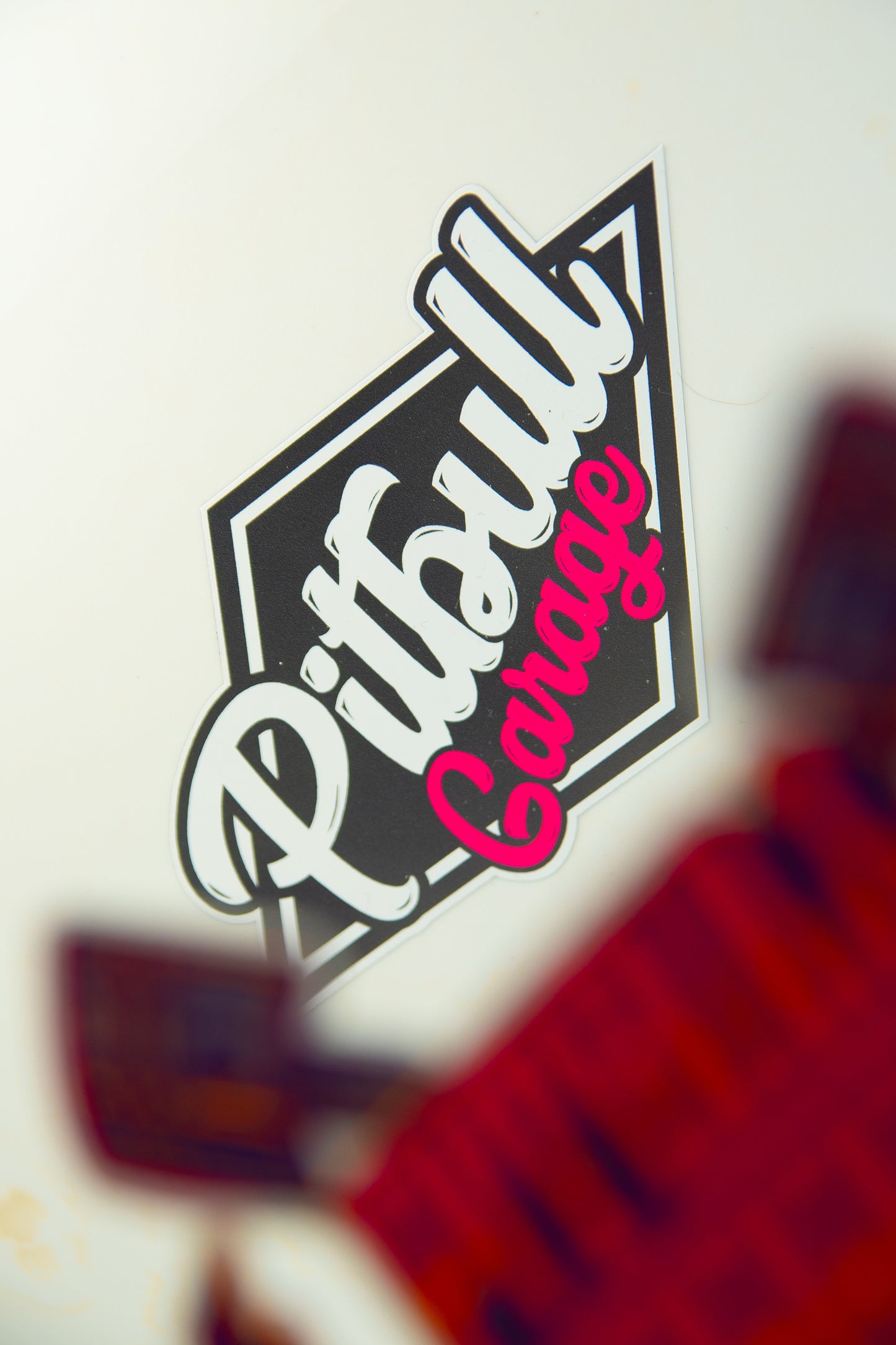 PEGATINA PITBULL GARAGE CLASSIC